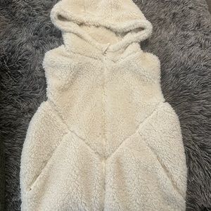 Cream Sherpa Zyia winter vest. Worn once. Like new